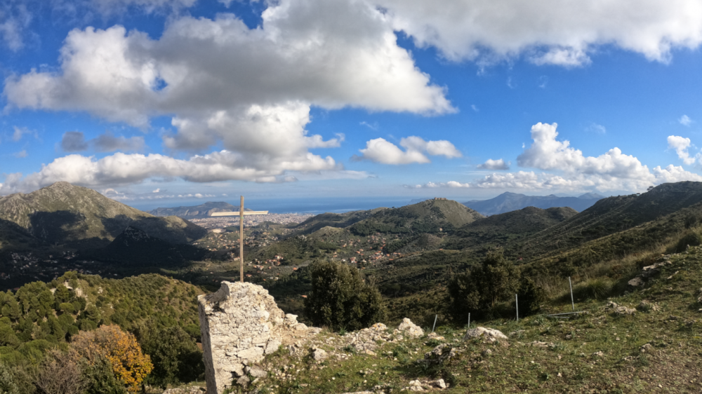 Sicílie - výhled na Palermo když nefouká na kite